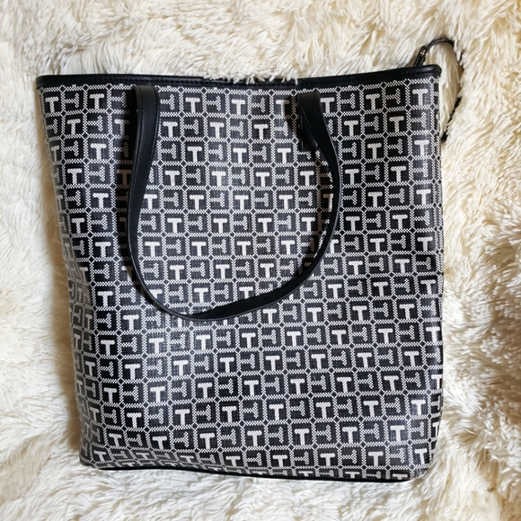NWOT Tommy Hilfiger oversized shoulder/tote bag - Picture 2 of 9
